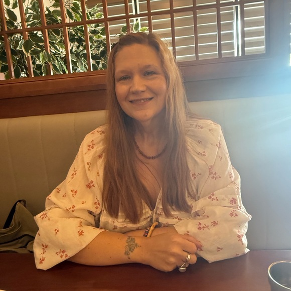 Meet your Posher, Michelle - Picture 1 of 1